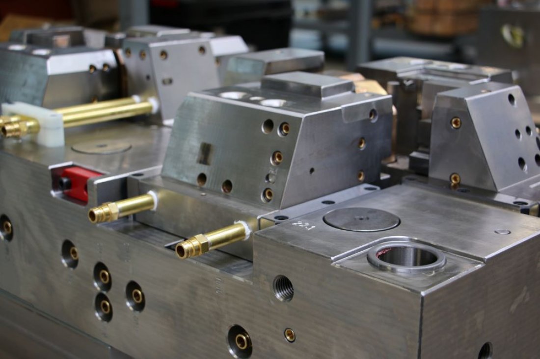 Custom-made production of injection moulds
