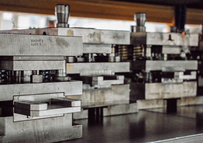 Custom-made production of injection moulds